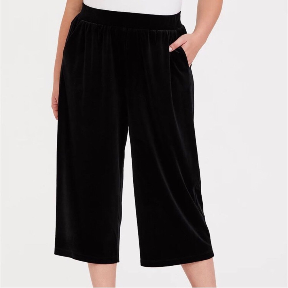 Torrid Black Velour Wide Leg Crop Pants Size 2X - Picture 3 of 10
